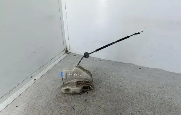 Volkswagen Golf V Front door lock