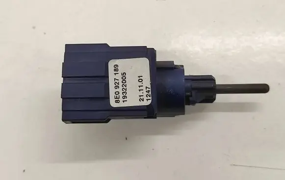 Audi A4 S4 B6 8E 8H Brake pedal sensor switch 8E0927189 19322005