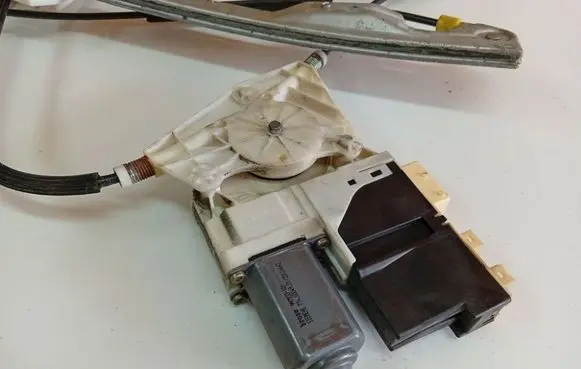 Citroen C5 Front door window regulator motor 985173101