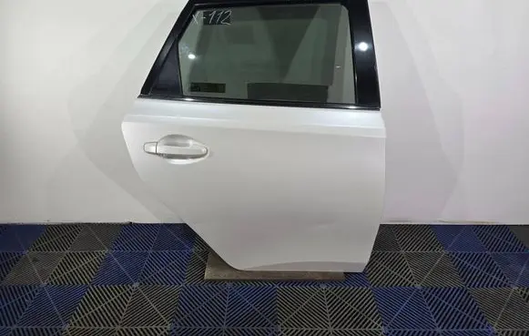 Toyota Auris E180 Rear door PAINTCODE070