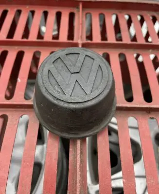 Volkswagen Golf I Original wheel cap 321601171A 863601171