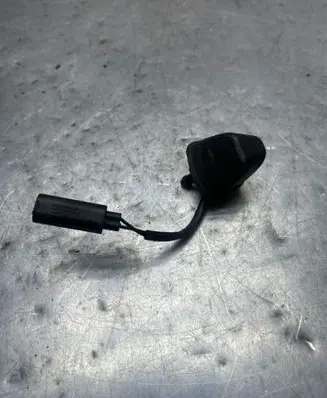 Windshield washer spray nozzle