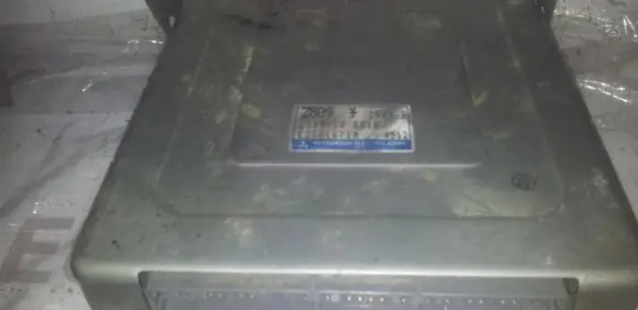 Mazda 323 F Engine control unit/module Z5091888B E2T81671M