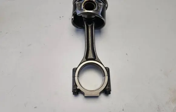 Volkswagen Tiguan Piston with connecting rod 026038J