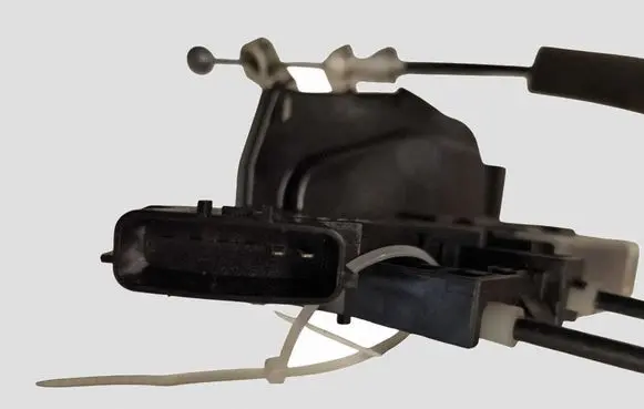 Nissan Juke I F15 Rear door lock
