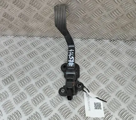 Mitsubishi Lancer Accelerator throttle pedal MN101543