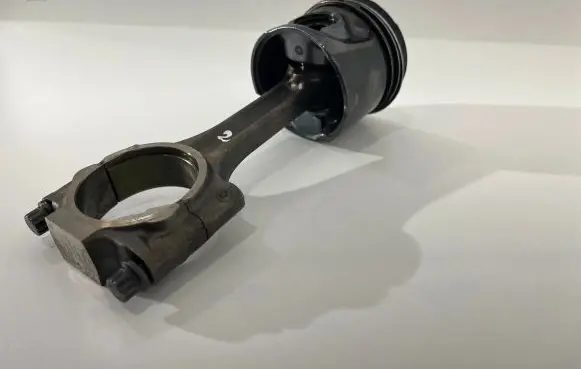 Volvo XC70 Piston with connecting rod 81L118