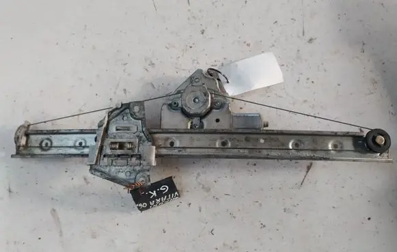 Suzuki Grand Vitara II Rear door window regulator with motor 8346065J00 2621003530