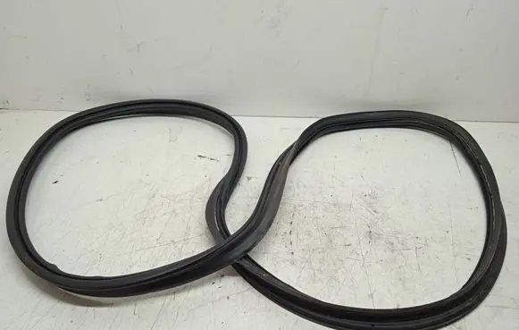 Volvo V70 Trunk rubber seal (body) 