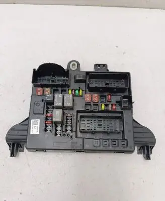 Opel Insignia A Fuse module 13485565