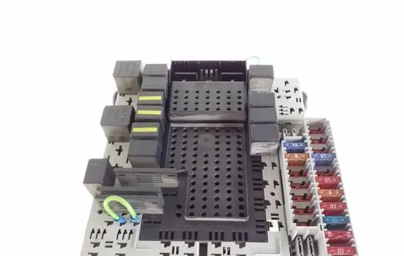 Volvo S60 Fuse module 8676286 8645729 01W474