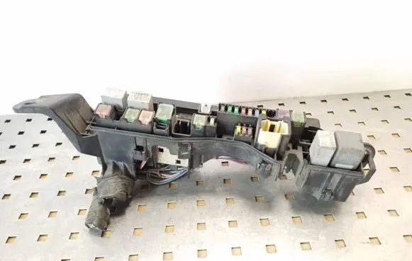 Toyota Avensis T250 Fuse module