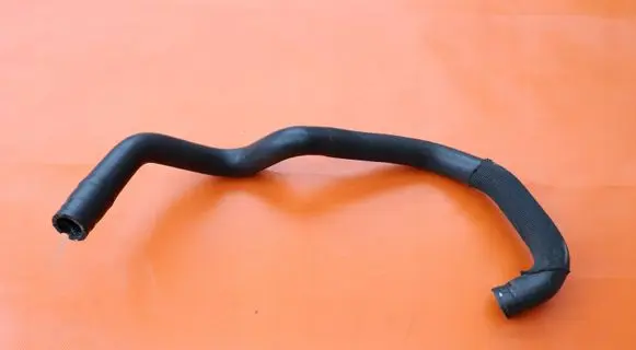Mercedes-Benz CLS C219 Engine coolant pipe/hose 2118302596 A2118302596