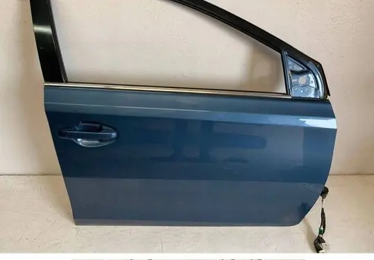 Toyota Auris E180 Front door 