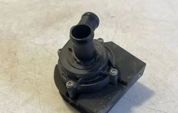 Audi Q3 F3 Electric auxiliary coolant/water pump 5Q0965567