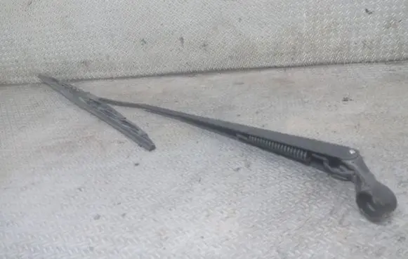 Windshield/front glass wiper blade