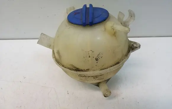 Volkswagen Jetta VI Coolant expansion tank/reservoir 5C0121407