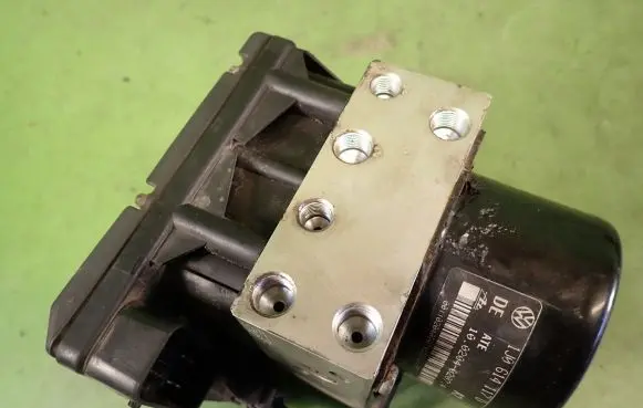 Volkswagen Golf IV ABS Pump