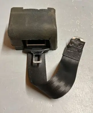 Audi A3 S3 8P Rear seatbelt 8P3857805B 33041596