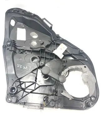 Rear door manual window regulator