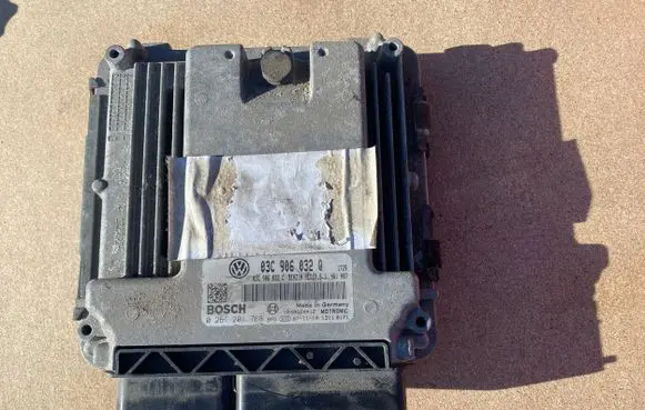 Volkswagen Golf V Engine control unit/module 03C906032Q 0261201768 03C906032C