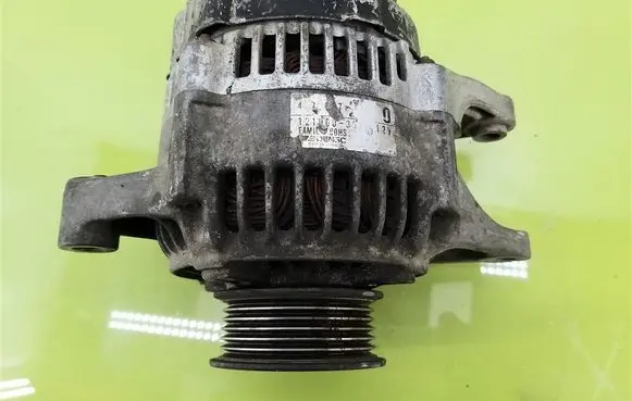 Chrysler Grand Voyager III Generator/alternator 121000307