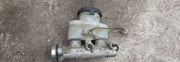 Mitsubishi Pajero Master brake cylinder