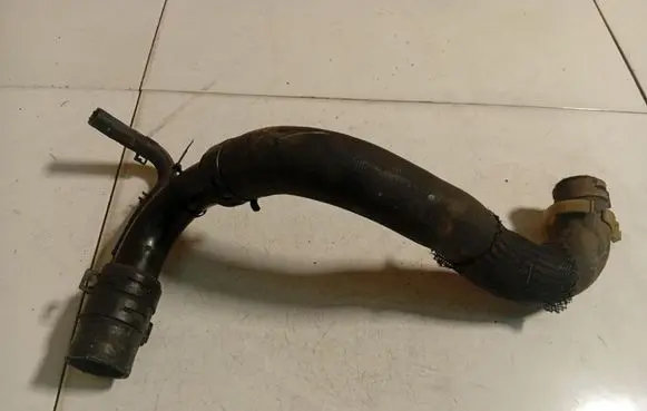Toyota Auris 150 Engine coolant pipe/hose