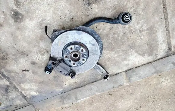 BMW X5 F15 Front wheel hub spindle knuckle 6869869 77177347