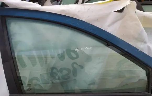 Nissan Almera Tino Front door window glass four-door 