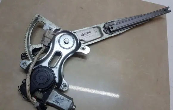 Lexus IS 200-300 Front door window regulator motor 8672053010