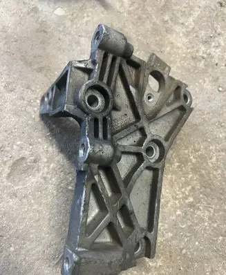 Renault Megane II Engine mounting bracket 8200101196