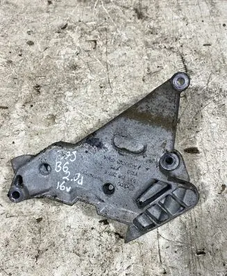 Volkswagen PASSAT B6 Engine mounting bracket 03g199207e