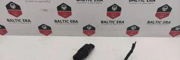 BMW 4 F32 F33 Windscreen/windshield washer pump 7302589 3437380 247151B