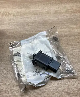 Mazda 2 Brake pedal sensor switch GJ6E66490