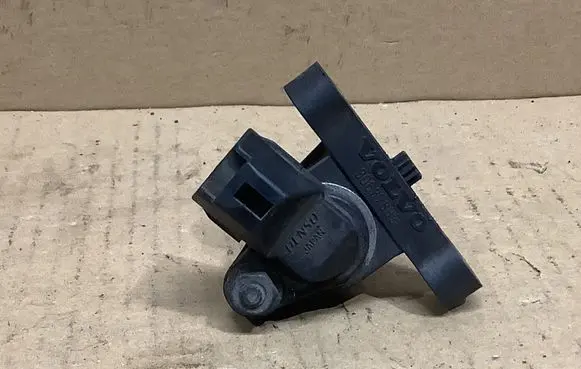 Volvo V70 Crankshaft position sensor 30637803