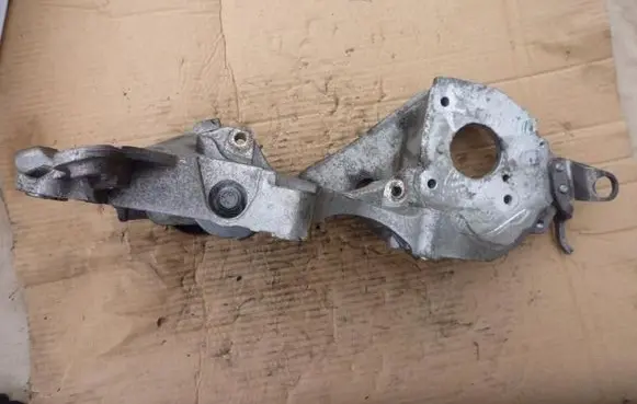 Skoda Superb B6 (3T) Engine mounting bracket 03L903143K VD310