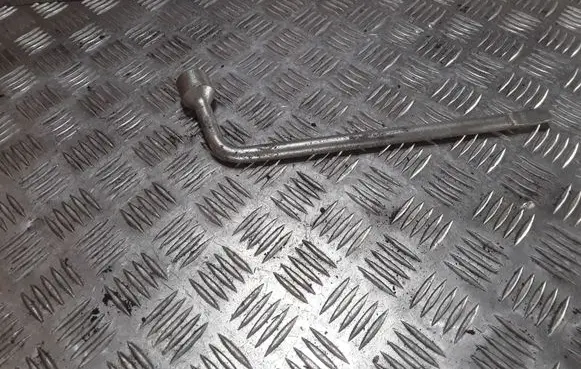 Toyota Corolla Verso AR10 Wheel nut wrench 
