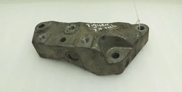 Volkswagen Tiguan Engine mounting bracket 5N0199117A