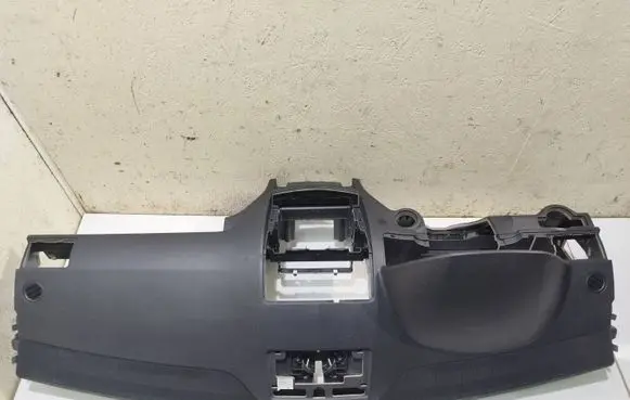 Mercedes-Benz C AMG W204 Dashboard A2048320545