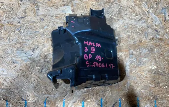 Mazda 3 Fuse box cover BCKA-66767 S2510G117-I