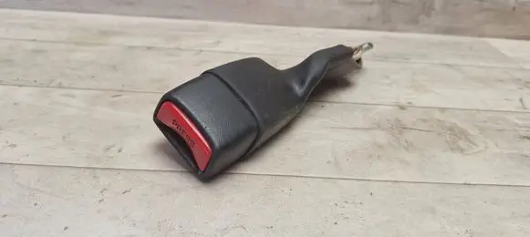 Mitsubishi Grandis Rear seatbelt buckle