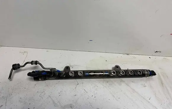 Volvo V60 Fuel main line pipe 30777759 31216313 153657L5
