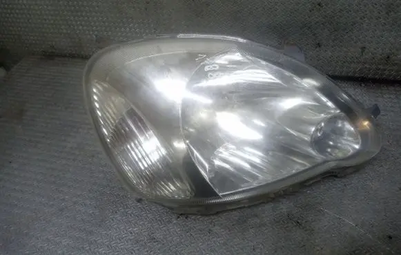 Toyota Yaris Headlight/headlamp