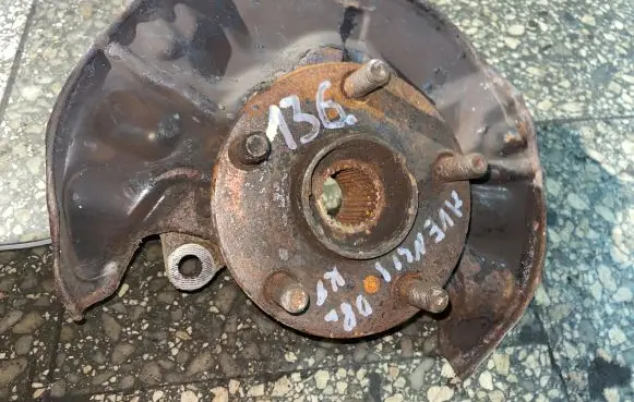 Toyota Avensis T250 Front wheel hub