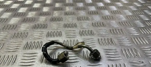 Land Rover Discovery 4 - LR4 Fuel injector supply line/pipe 