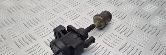 Mercedes-Benz ML W163 Turbo solenoid valve A0005450527