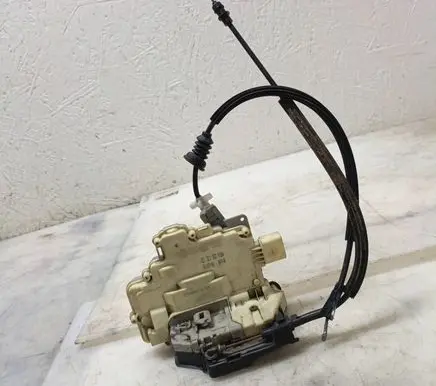 Volkswagen PASSAT B6 Front door lock 3C1837016A