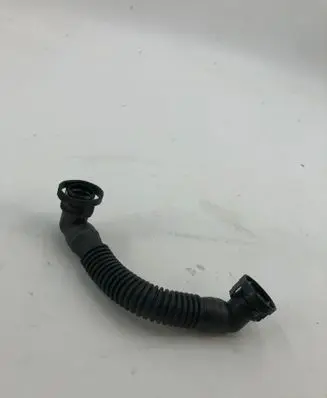 Volkswagen Golf VIII Breather hose/pipe 05l103493a