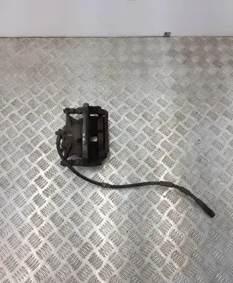 Volkswagen Tiguan Front brake caliper 6798F
